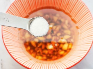 7、凉拌木耳西兰花,1小勺盐，