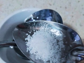 9、蒜蓉空心菜,再加入少许食盐