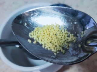 10、蒜蓉空心菜,最后加入少许鸡精