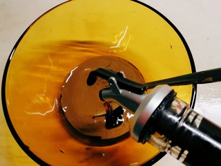 5、麻酱油麦菜,倒入生抽