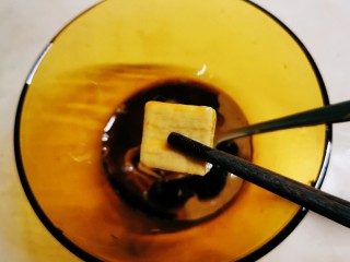 7、麻酱油麦菜,放入白腐乳