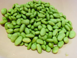 5、毛豆炒香干,毛豆洗完沥干水