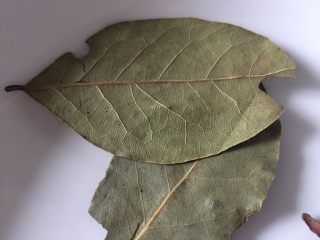 6、五香蚕豆,香叶2片