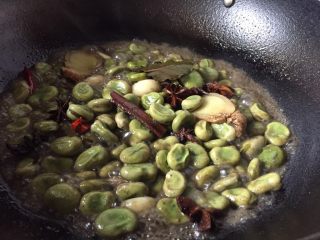 15、五香蚕豆,这样子关火出锅