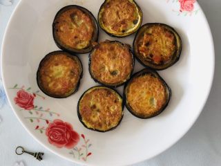 10、香煎茄子什锦饼,成品图，孩子特别喜欢吃，外酥，里嫩！