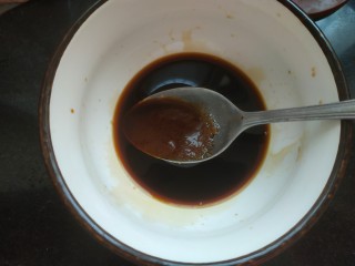 8、酸辣黄瓜条,适量糖