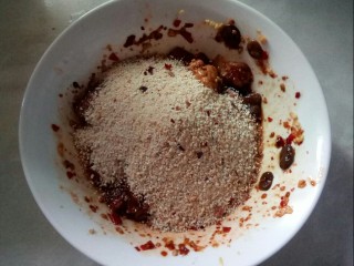 5、川香粉蒸肉,加入川香蒸肉粉。