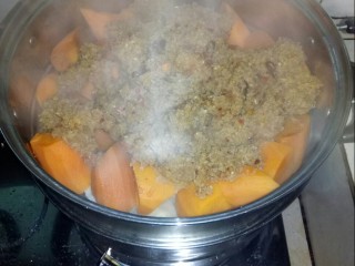 12、川香粉蒸肉,蒸一小时后，关火。