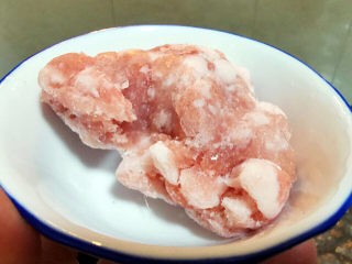 2、香辣鸭血,肉末