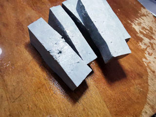 6、香辣鸭血,黒豆腐切块