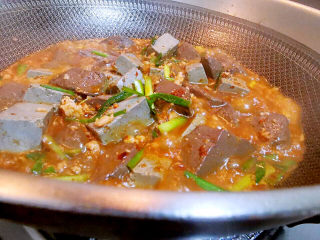 16、香辣鸭血,煮至入味后，勾芡即可