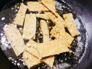 3、川菜之灵魂–毛血旺,鸭血冷水下锅