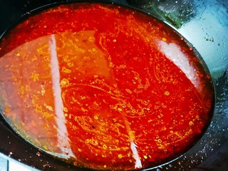 10、川菜之灵魂–毛血旺,加入适量的水