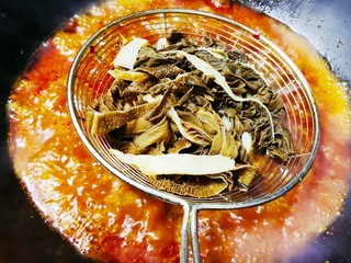 16、川菜之灵魂–毛血旺,最后烫一下牛肚