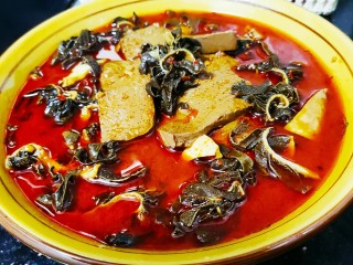 18、川菜之灵魂–毛血旺,倒入汤汁