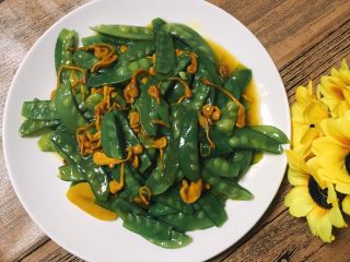 12、虫草花炒荷兰豆,完成