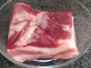 1、梅菜扣肉,五花肉