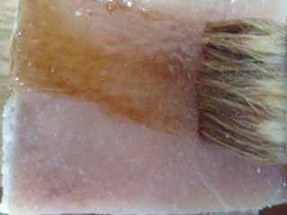 8、梅菜扣肉,然后再涂上生抽y