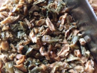 14、梅菜扣肉,梅干菜洗干净后切碎