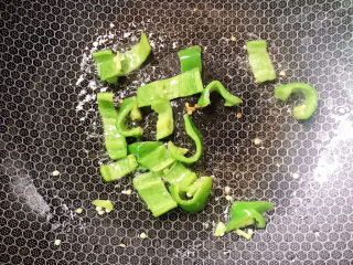 10、榨菜肉丝,炒至7成熟