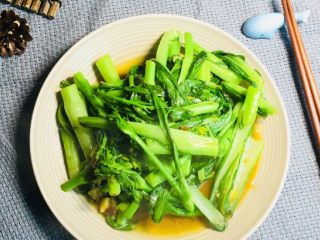 10、绿色美食蒜蓉菜苔,出锅后，趁热吃更好！炒青菜一定要掌握好火候！