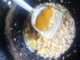 10、香辣草鱼,调入鲜鸡汁。