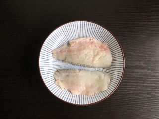 4、宫保鱼丁,片下整块鱼肉