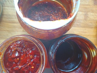 11、辣酱黄豆,郫县豆瓣酱，剁椒酱，海鲜酱