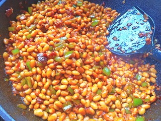 26、辣酱黄豆,炒均匀出锅