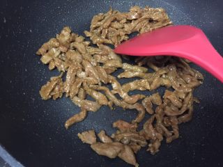 12、新荷塘月色,翻炒至9成熟捞起备用