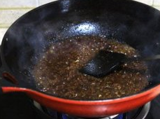 6、豌杂面,加1小碗水，小火熬煮几分钟就好了，待用