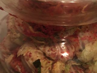 6、辣白菜,发酵几天就可以吃了，夏天三四天就可以吃，秋天一个星期，冬天第一次做还不太清楚，不过大概十几天也可以吃了