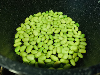 10、香辣毛豆,炒香，加毛豆；