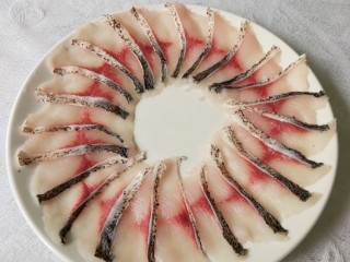 4、酸菜鱼,片好的鱼片