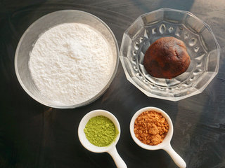 1、雨花石汤圆,提前将原材料准备好