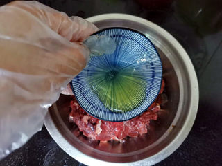 11、小炒牛肉,加入蛋清