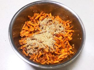 21、响油萝卜干,再加入熟芝麻