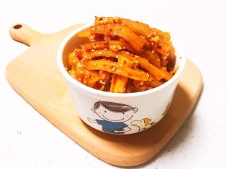 24、响油萝卜干,响油萝卜干口感有嚼劲儿，香辣适宜，这是一道非常完美的开胃小菜~