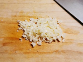 5、蒜蓉空心菜,蒜切碎