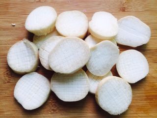 3、蚝汁杏鲍菇,两面切花刀