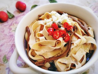 17、水煮千张,微麻微辣，软嫩劲道，鲜香入味。