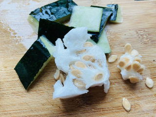 4、海带冬瓜汤,冬瓜洗干净去囊去皮