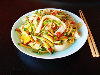 1、广州肠粉,肠粉可以这样吃更好吃。