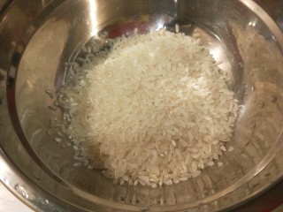 2、广州肠粉,大米120克。