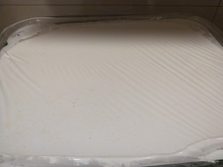 17、广州肠粉,封上保鲜膜。