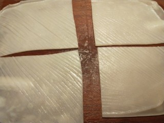 20、广州肠粉,切成四块。