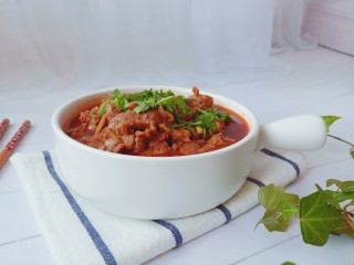 16、麻辣水煮牛肉,香味浓烈，肉片鲜嫩。