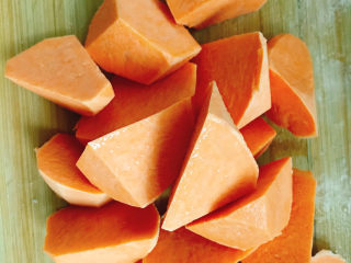 9、粉蒸肉,滚刀切块