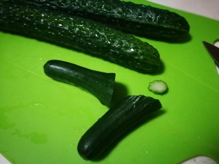 2、厨房挑战+素菜~蓑衣黄瓜,切掉头尾