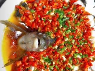 8、剁椒扁鱼,剁椒扁鱼就做好了